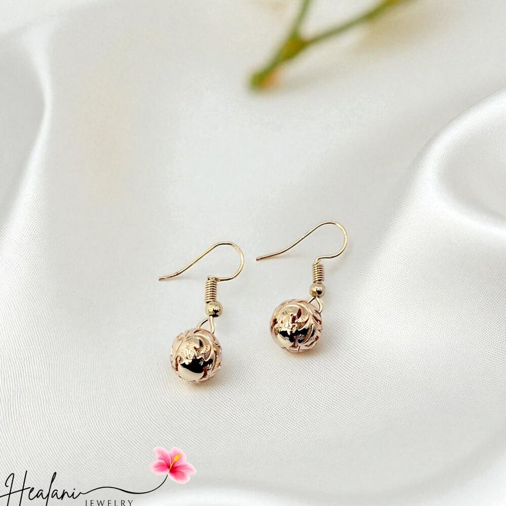 Hawaiian Carved Maile Ball Earrings